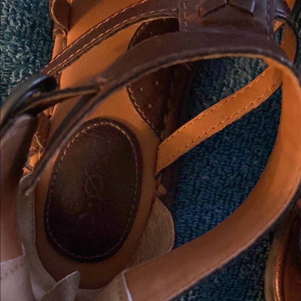 b.o.c. Brown Strappy Gladiator Sandals 6.5 - Picture 2 of 9